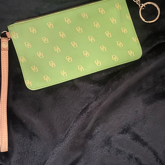 DOONEY & BOURKE “Ants at a Picnic” bag with wristlet and dust bag included. - Picture 10 of 11